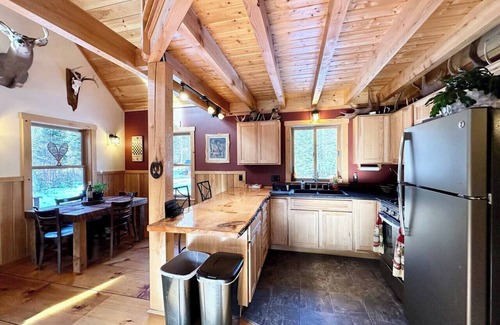 The Forks House | Pet-Friendly Caddis Ridge Camp in West Forks Awaits You