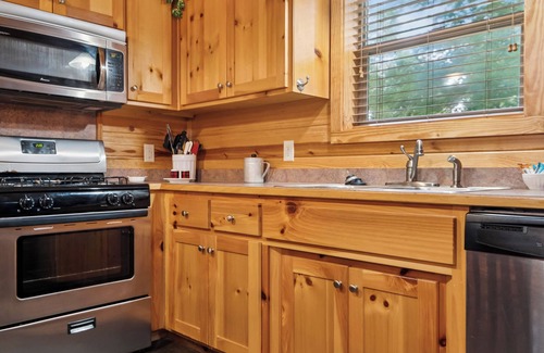Bismarck Cabin | Unwind at Remember When Cabins with Ocean & Lake Views