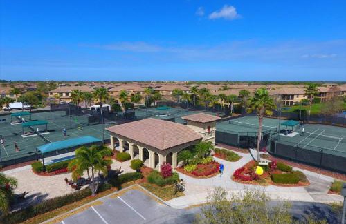 Braden River House | Scenic Caddy's Corner: Golf Course Views in River Strand