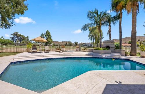 Moon Mountain Vistas House | Family-Friendly Caddy Shack: Pool, Golf Views & Arcade Fun