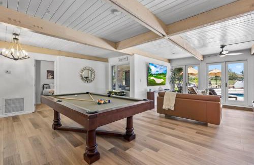 Moon Mountain Vistas House | Family-Friendly Caddy Shack: Pool, Golf Views & Arcade Fun