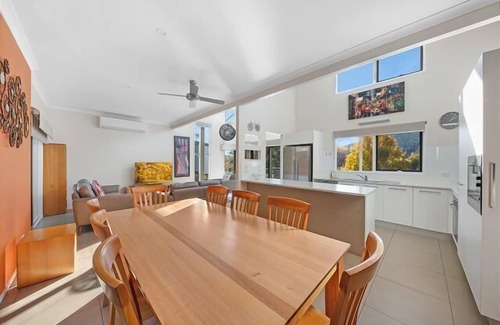Bright Apartment | Bright and Inviting House Steps from Town with Breakfast