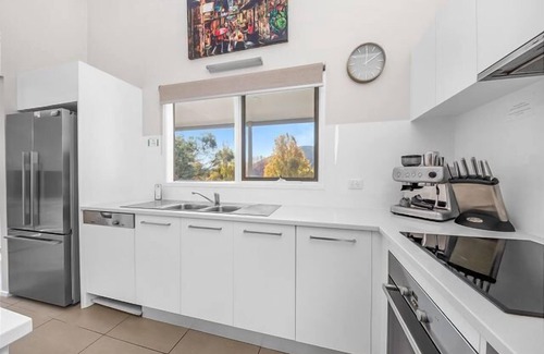 Bright Apartment | Bright and Inviting House Steps from Town with Breakfast