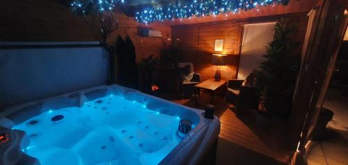 Dolgellau Bed & Breakfast | Relaxing Cader Suite with Hot Tub at PenYcoed Hall