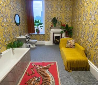 Dolgellau Bed & Breakfast | Relaxing Cader Suite with Hot Tub at PenYcoed Hall