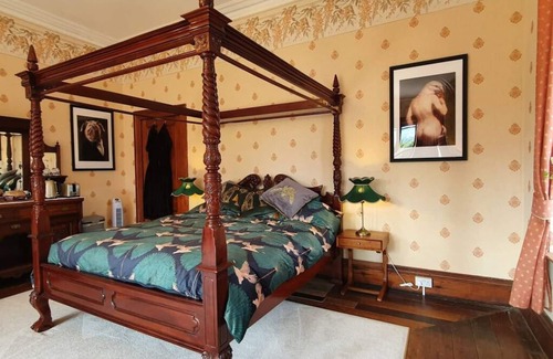 Dolgellau Bed & Breakfast | Indulge in the Cader Suite at PenYcoed Hall with Hot Tub