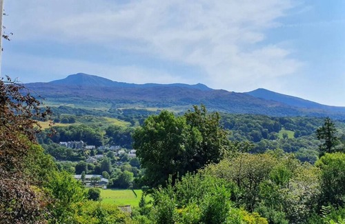 Dolgellau Bed & Breakfast | Indulge in the Cader Suite at PenYcoed Hall with Hot Tub
