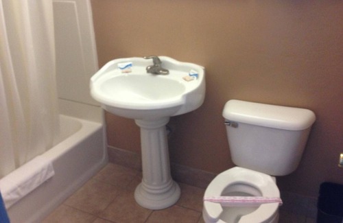 Coldwater Hotel | Comfortable Stay at Cadet Motor Inn with Breakfast Included