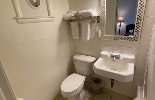 Short Creek Hotel | Family-Friendly Cadiz Motel with Kitchen & Breakfast Options