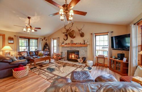 Cadiz House | Relaxing Cadiz Home with Ocean View, Steps from Lake Barkley
