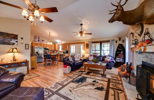 Cadiz House | Relaxing Cadiz Home with Ocean View, Steps from Lake Barkley