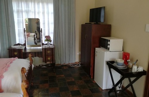 Vryheid House | Cozy Cadle House: Pool, Breakfast & Family-Friendly Stay