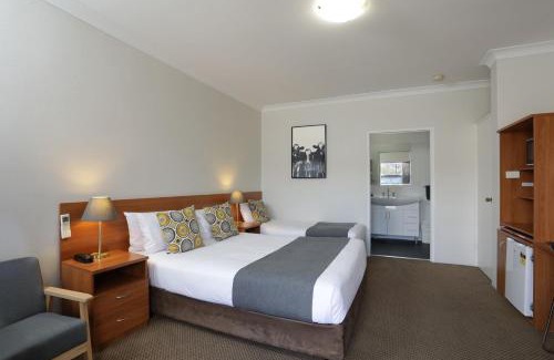 West Tamworth Hotel | Cadman Motor Inn and Apartments: Family-Friendly Retreat