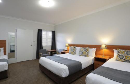 West Tamworth Hotel | Cadman Motor Inn and Apartments: Family-Friendly Retreat