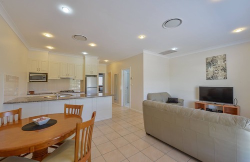 West Tamworth Hotel | Exceptional Cadman Motor Inn & Apartments with Pool Access