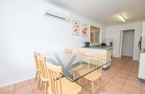 Orange Villa | Stylishly Designed Cadogan House in the Heart of CBD