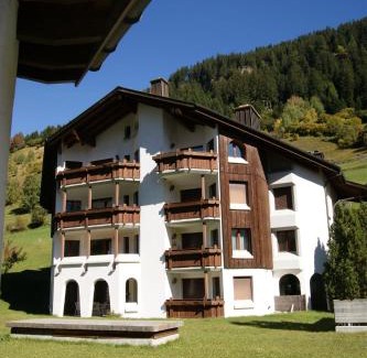 Tinzen Apartment | Discover Cadras: Family-Friendly Hotel with Great Reviews