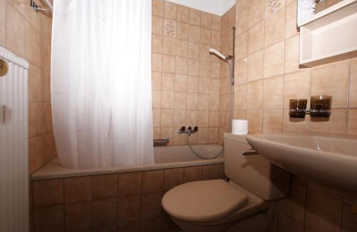 Tinzen Apartment | Discover Cadras: Family-Friendly Hotel with Great Reviews