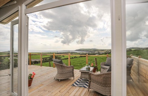 Aberdaron House | Pet-Friendly Retreat at Cae'r Wylan - 4-Star Stay Awaits!