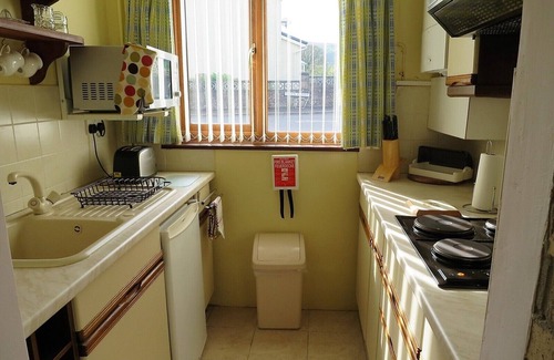 Llangynidr House | Family-Friendly Stay at Cae y Rhedyn Annexe - Rated 9.8