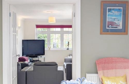 Selsey House | Child-Friendly Caedwalla House: Guest Rated 9.8 in Selsey