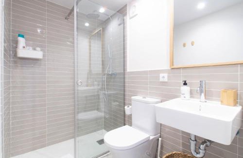 Barri Vell Apartment | Stylish Caelus Boutique Studio: Pet & Child Friendly Stay