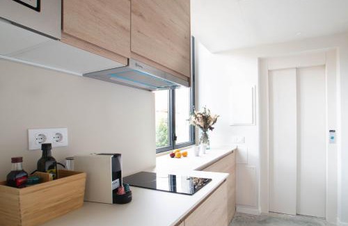 Barri Vell Apartment | Stylish Caelus Boutique Studio: Pet & Child Friendly Stay