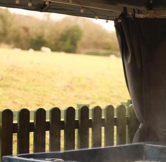 Hendrerwydd House | Heulog Cottage: King Bed & Private Hot Tub, Rated 9.8