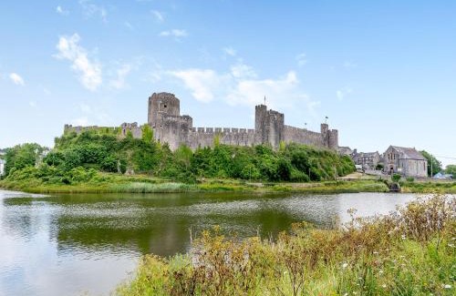 Llanrhian House | Family-Friendly Getaway at Caerau Bach - 10/10 Rated