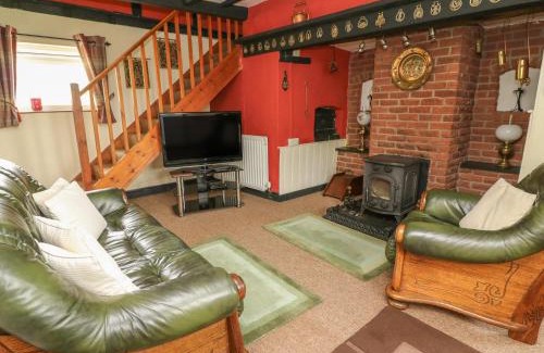 Caersws House | Pet-Friendly Haven: Caerau Farm House Awaits Your Stay