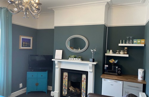 Riverside Apartment | Family-Friendly Caerphilly Suite @ Inn Cardiff - Rated 9.4