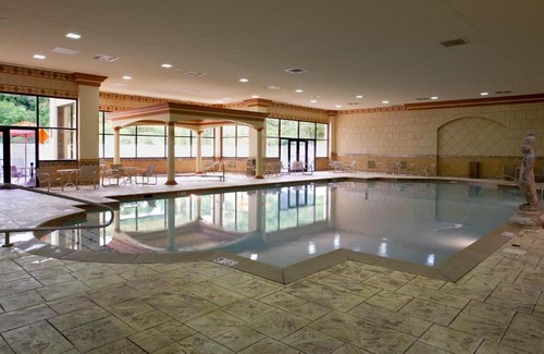 Bridgeport Hotel | Explore Caesars Southern Indiana: Pet-Friendly Getaway
