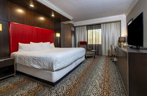 Bridgeport Hotel | Experience Relaxation at Caesars Southern Indiana Hotel