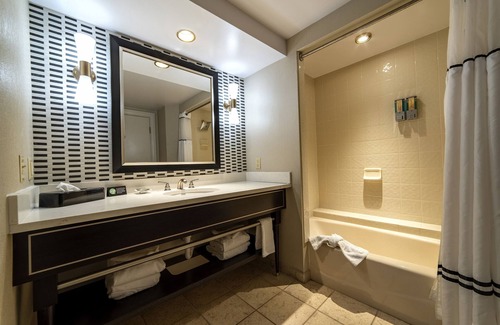 Bridgeport Hotel | Experience Relaxation at Caesars Southern Indiana Hotel