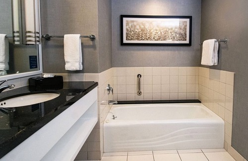 Windsor Hotel | Experience Caesars Windsor: 4-Star Comfort & Great Amenities