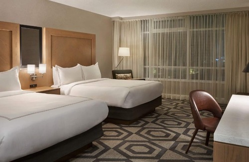 Windsor Hotel | Experience Caesars Windsor: 4-Star Comfort & Great Amenities