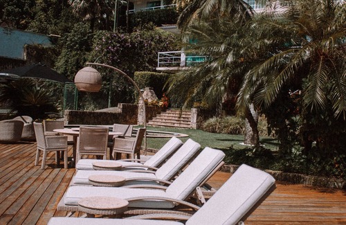 Caetes House | Experience Comfort at CAETÉS HOUSE with Private Pool