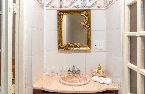 Old Havana Hotel | Discover Café Amargo VIP with Spa and Breakfast Amenities