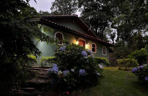 Piedade House | Relax at Café com Chocolate: Pet-Friendly Escape with Pool