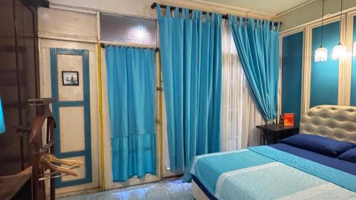 Wat Sam Phraya House | Kid-Friendly Stay at Café de Baan Raow with Kitchen Access