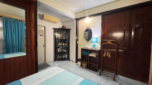 Wat Sam Phraya House | Kid-Friendly Stay at Café de Baan Raow with Kitchen Access