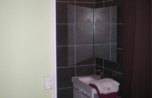 Mery-sur-Oise Hotel | Cozy Stay at Café de la Gare with Breakfast Included