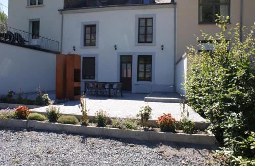 Bouillon House | Welcoming Café du Pêcheurs: Rated 9.1 with Pet-Friendly Perks