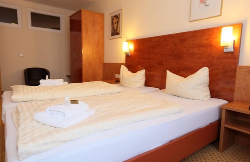 Stade Hotel | Cozy Stay at Café & Hotel am Holzhafen with Spa & Breakfast