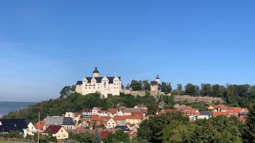 Ranis Apartment | Pet-Friendly Café Ilse - Ferienwohnungen with Great Amenities