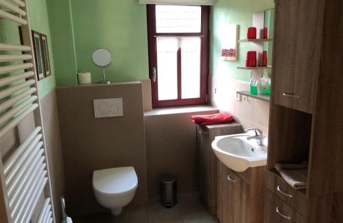 Plaue Apartment | Discover Café Landart: Pet-Friendly Escape in Thüringer Finistère