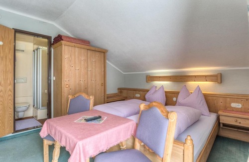 Huben House | Discover Café Landerl: Pet and Child Friendly Stay