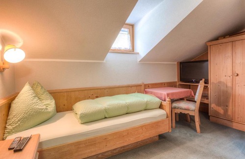 Huben House | Discover Café Landerl: Pet and Child Friendly Stay