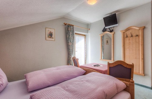Huben House | Discover Café Landerl: Pet and Child Friendly Stay