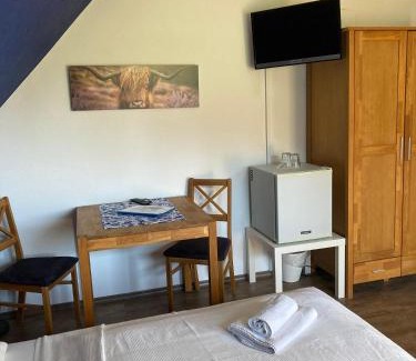 Muehlenbach House | Welcoming Café Pfaus Heidburg: Pet-Friendly & Family Fun